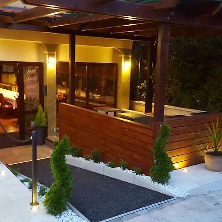 Villa Cezar Kastel Luksic Екстер'єр фото