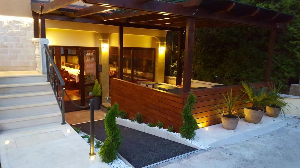 Villa Cezar Kastel Luksic Екстер'єр фото