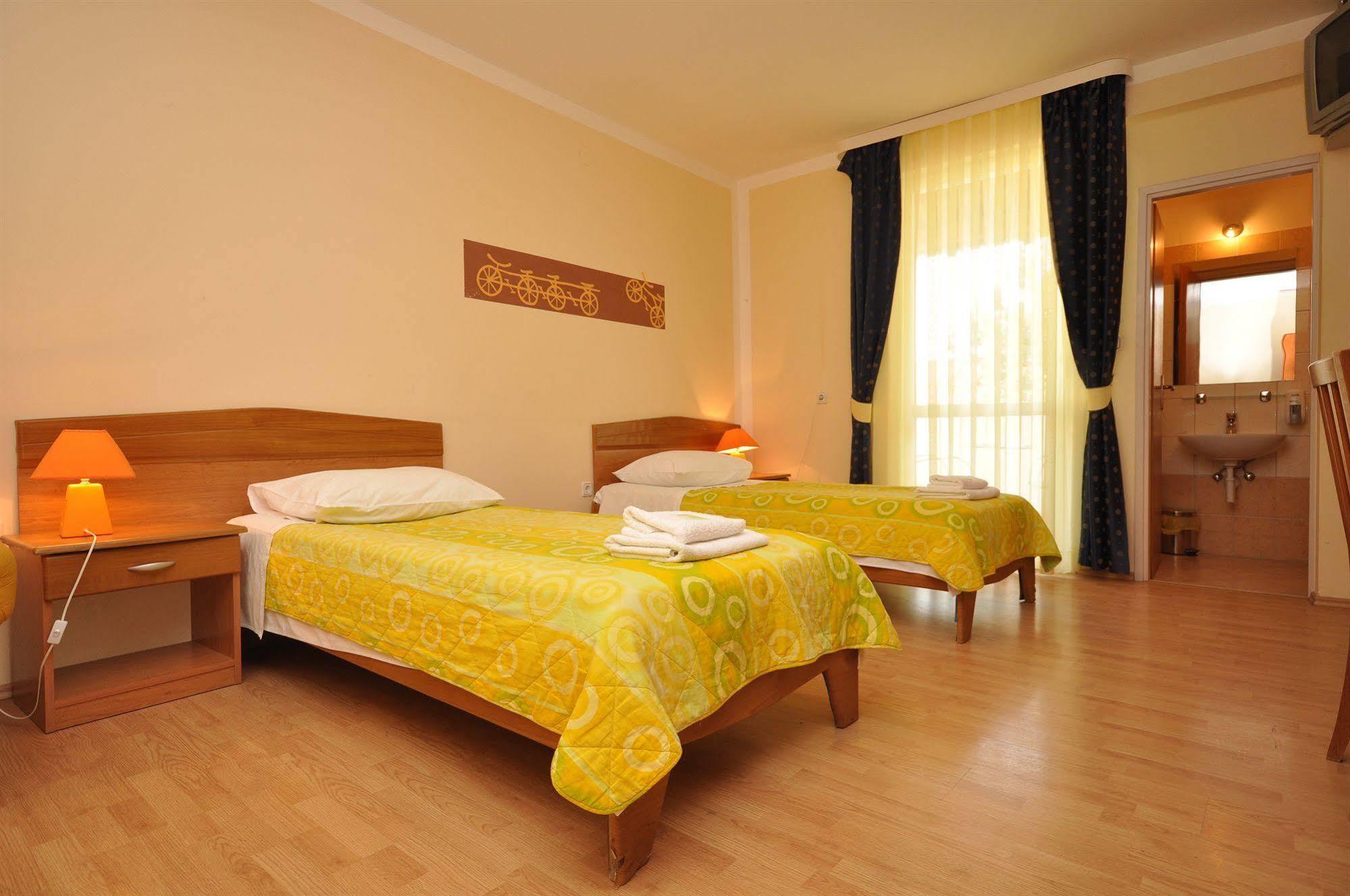 Villa Cezar Kastel Luksic Екстер'єр фото