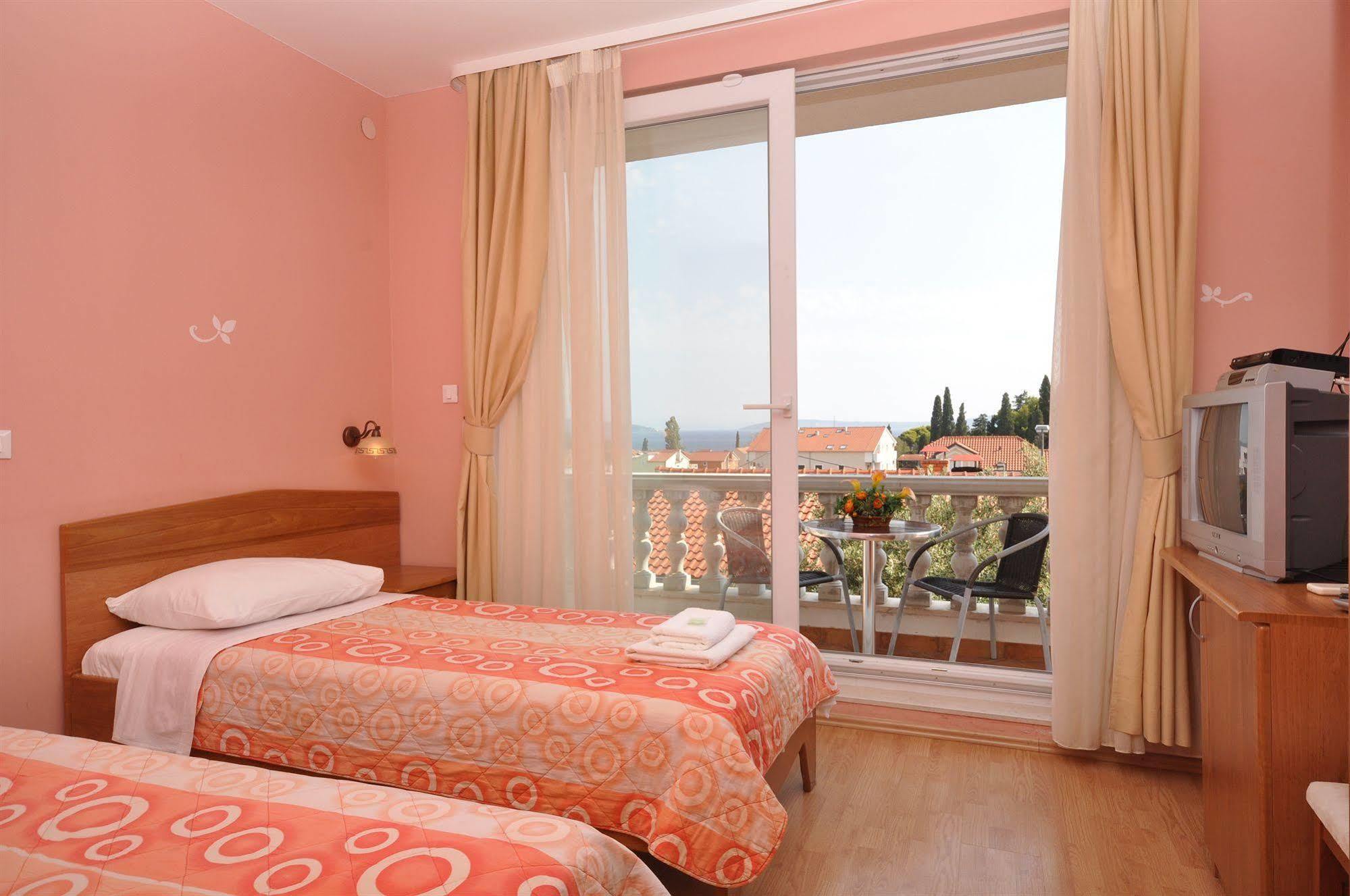 Villa Cezar Kastel Luksic Екстер'єр фото